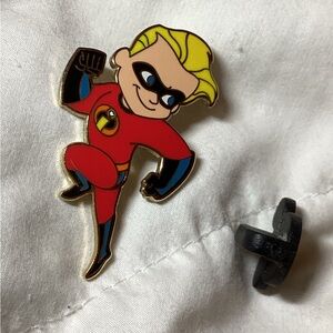 Disney Dash collectible theme park Silhouette Pin